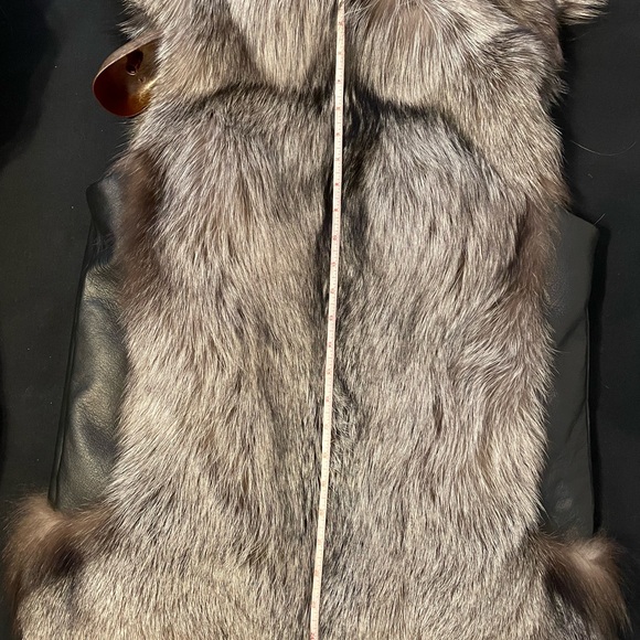 LAFURIA Silver Fox hooded vest. Size M (8-10) - Picture 13 of 14